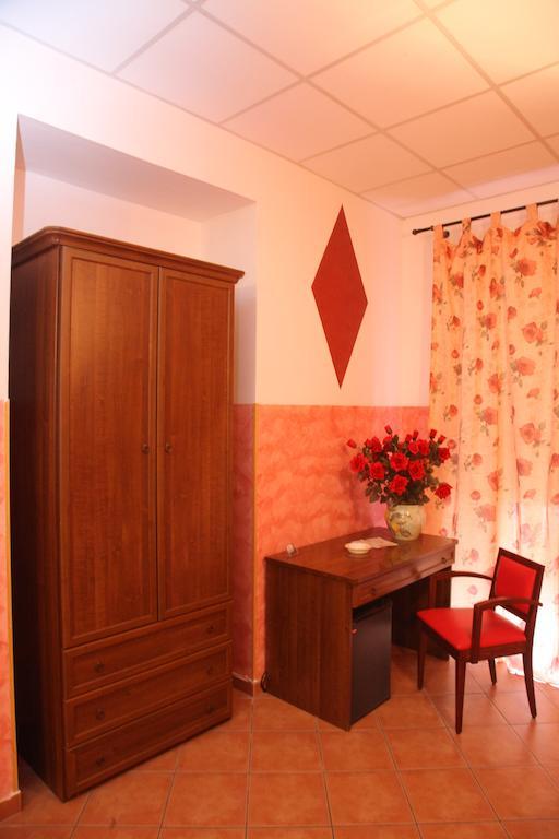 B&B Rinascente Paola Bilik gambar